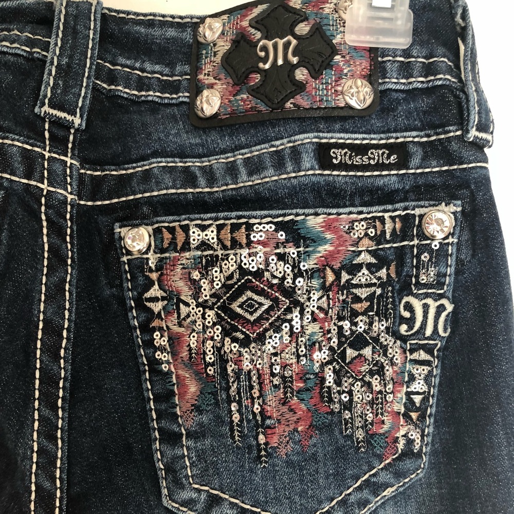 Size 25 miss me boot jean.